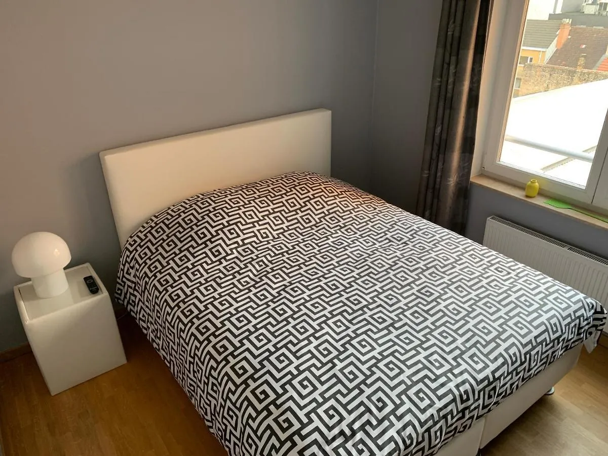 Privé-kamer centrum Oostende met eigen badkamer/wc 0*,  België