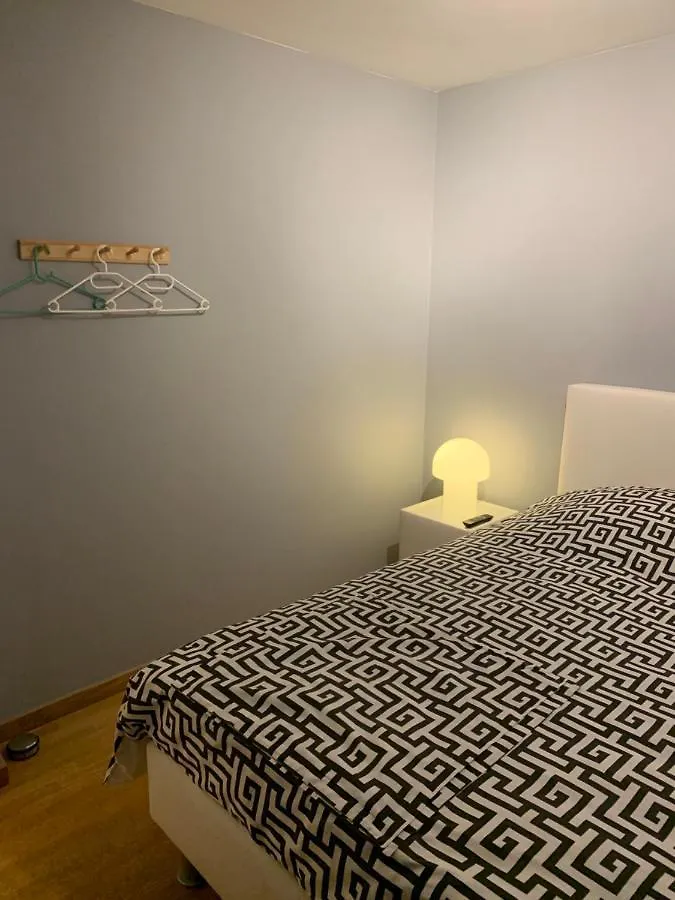Privé-kamer centrum Oostende met eigen badkamer/wc 0*,
